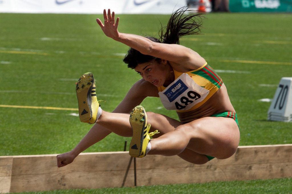 Sophia Beckmon de Oregon City consigue la plata en salto de longitud en el Campeonato Mundial Sub-20 de Atletismo