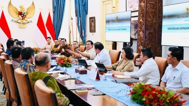 67f3e22e74177-hari-ini-presiden-prabowo-pimpin-rabat-terbatas-perekonomian-ini-yang-dibahas_665_374.jpg