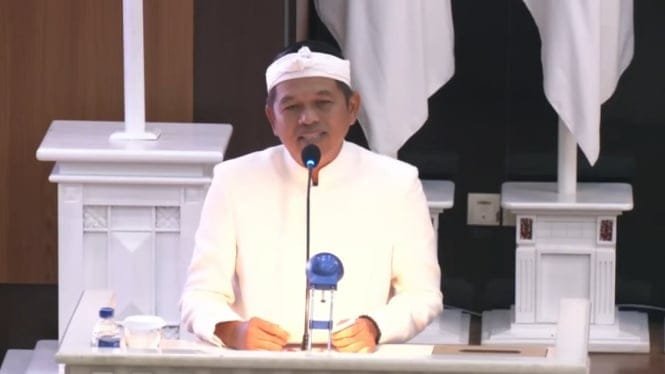 1747936047_682eff26d993a-gubernur-jawa-barat-dedi-mulyadi-di-rapat-paripurna-dprd-jabar_665_374.jpeg