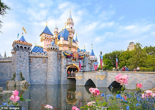 Disneyland es devastador para las familias, ya que los precios de sus entradas están reanudando
