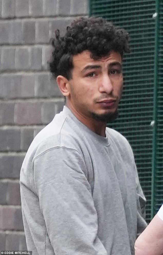 Tres solicitantes de asilo rechazados que «arrastraron a una mujer a la playa de Brighton y la violaron» comparecieron ante el tribunal