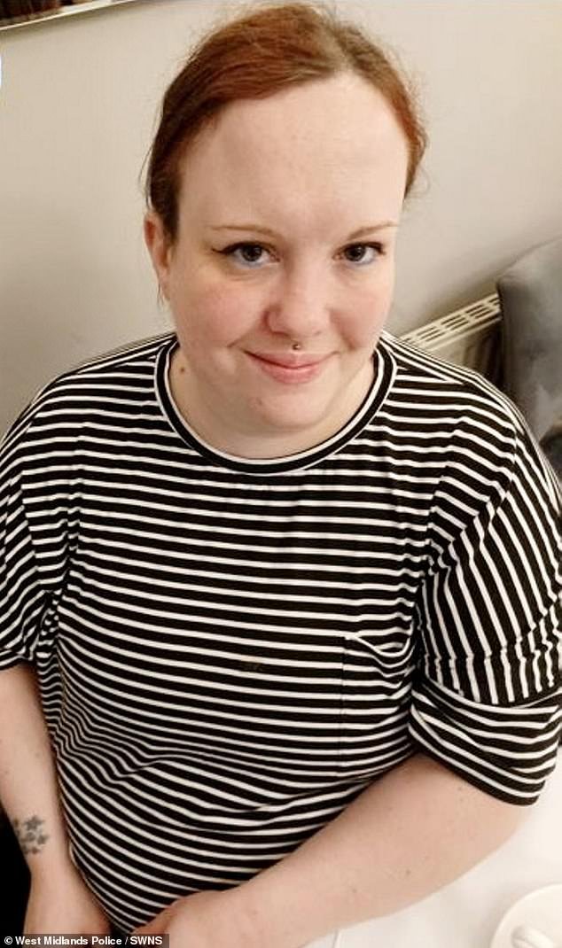 Homenajes a una mujer «encantadora y amable», de 34 años, apuñalada en el cuello durante un «ataque provocado» en el centro de la ciudad de Birmingham – El sospechoso, de 21 años, comparecerá ante el tribunal