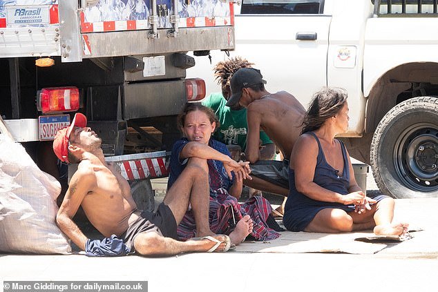 ¿Se muestra la hipocresía de la COP? Cómo se encuentran las tribus amazónicas locales sin hogar en las calles de Belem, a pocos metros de costosos hoteles de £ 1,250 la noche que albergan a delegados climáticos