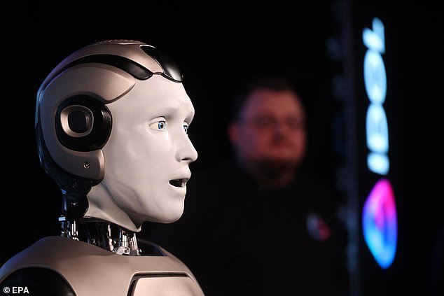 Rusia presenta un robot humanoide con IA que rápidamente colapsa en el escenario