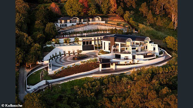 La estrella del fútbol se convierte en magnate de los negocios en la subasta de la mansión más lujosa de Australia valorada en más de 200 millones de dólares