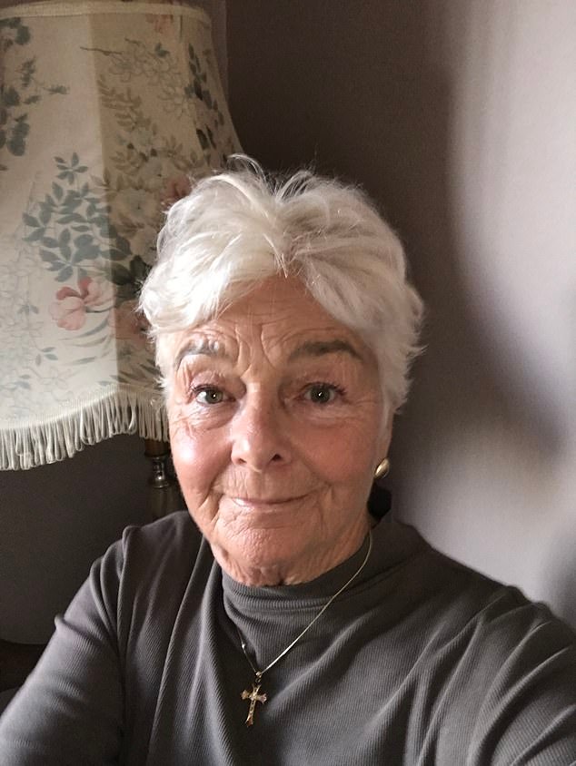 Conozca a nuestros ganadores de predicciones: lectores del Daily Mail que se llevaron a casa £1000 cada uno en nuestro juego de predicciones de la Premier League