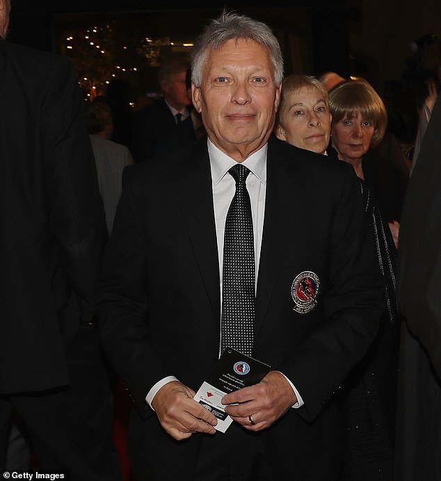 El legendario periodista deportivo del Salón de la Fama, Larry Brooks, muere a los 75 años: homenajes después de la batalla contra el cáncer