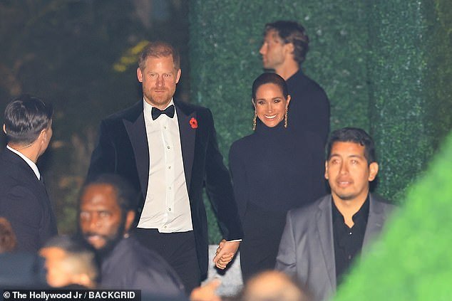 Me han contado historias muy diferentes sobre las fotos eliminadas de Harry y Meghan. Los conocedores de Sussex por un lado… las Kardashian por el otro. Lee ambos… y decide en quién crees: ALISON BOSHOFF