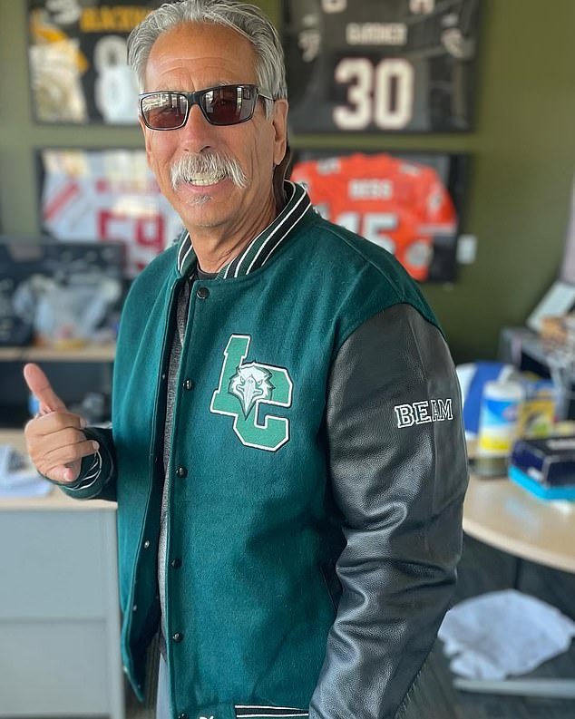 El director atlético filma Oakland College cinco años después de protagonizar el documental de fútbol de Netflix