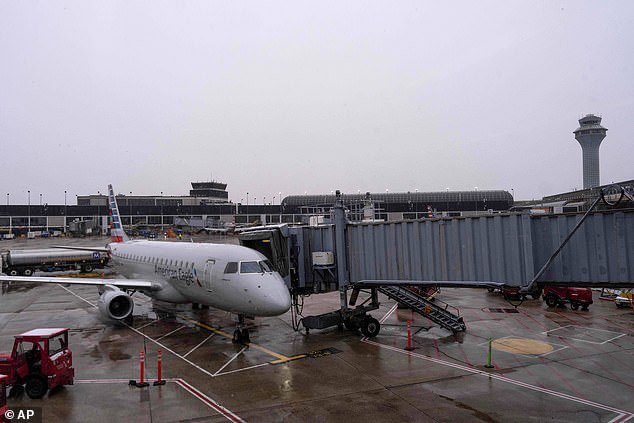 Se emitió una parada en tierra en el aeropuerto O’Hare de Chicago debido a que la yegua de vuelo de American se retiró.