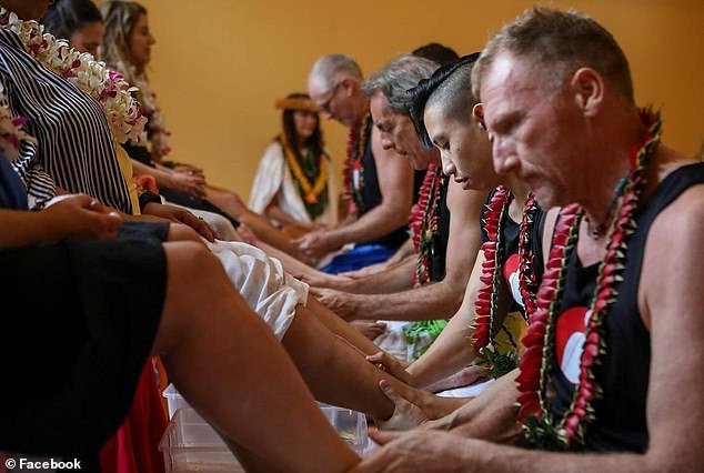 Confesiones de mujeres ricas que pagaron 18.000 dólares para cubrir sus zonas íntimas con rodajas de pepino en el desierto de California