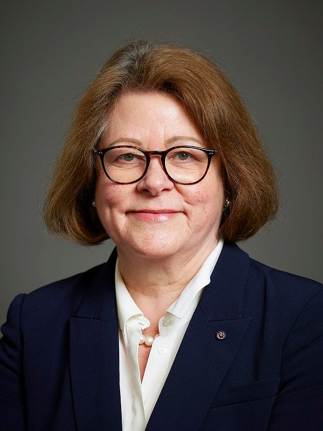 Las personas con grandes jardines deberían «pagar un dineral» por regarlos, dice un asesor sobre cambio climático