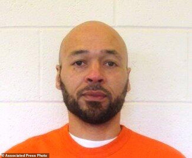 Un preso condenado a muerte en Oklahoma escapó minutos antes de recibir una inyección letal