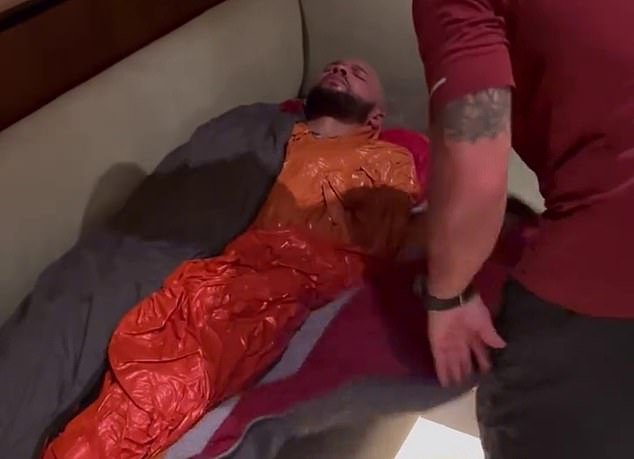 Chris Eubank Jr revela un oscuro tratamiento de sauna ‘momificante’ para reducir peso y pelear con Conor Benn, y vale la pena mientras pesa antes de la gran revancha del sábado.