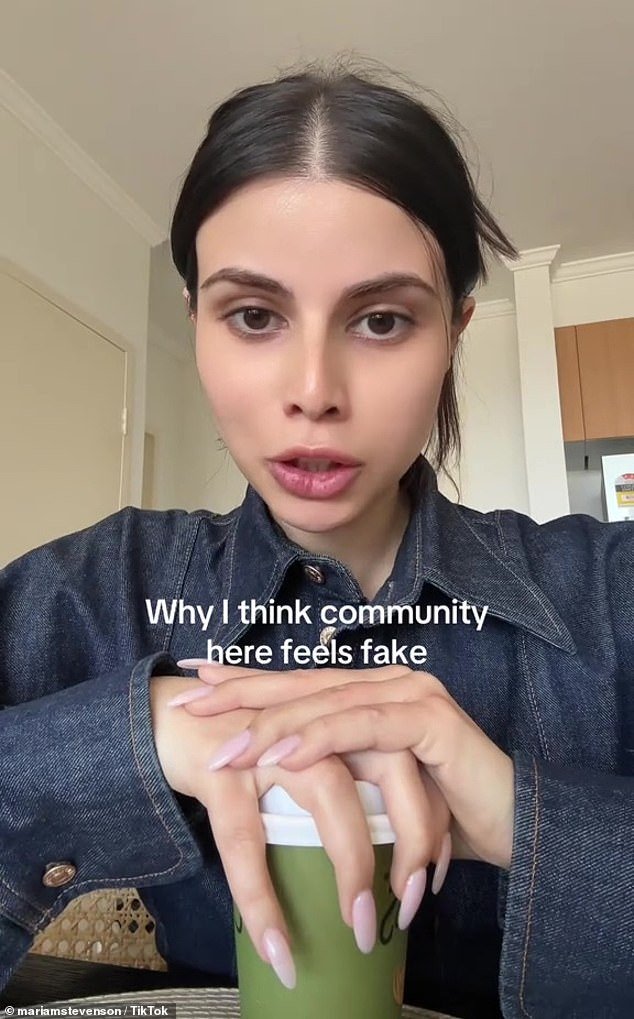 Una joven ha provocado un acalorado debate al acusar a los australianos de volverse demasiado «falsos» y «superficiales» en 2025.