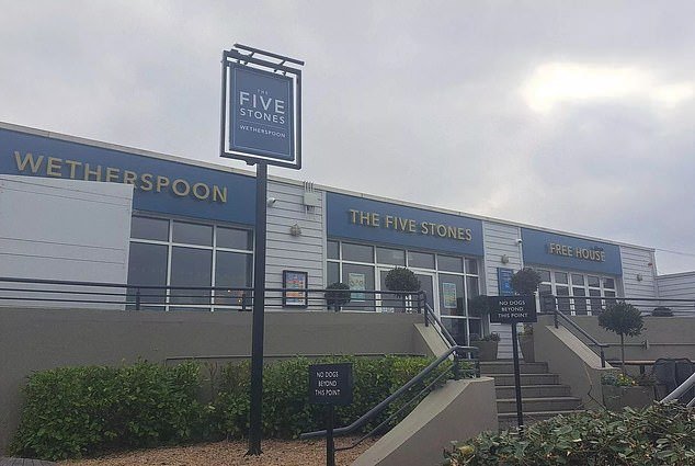 Heaven ha anunciado el acuerdo para cuatro nuevos pubs Wetherspoons en parques de vacaciones después de servir casi 700.000 pintas en los sitios existentes.