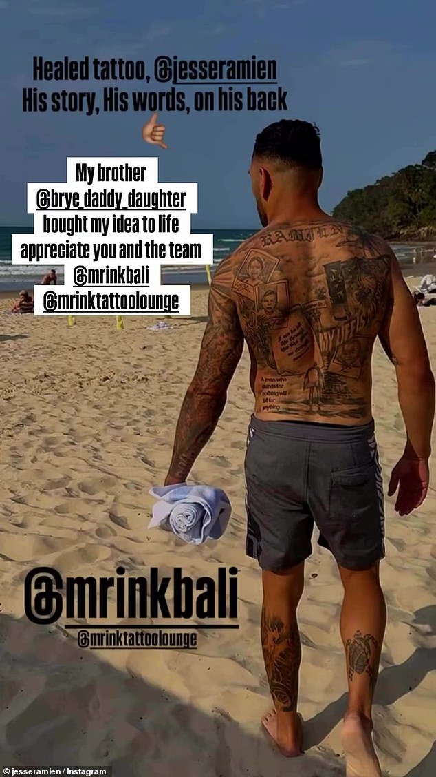 El increíble tatuaje de la estrella del fútbol cuenta la historia del nacimiento de emergencia de su bebé en Bali el año pasado.