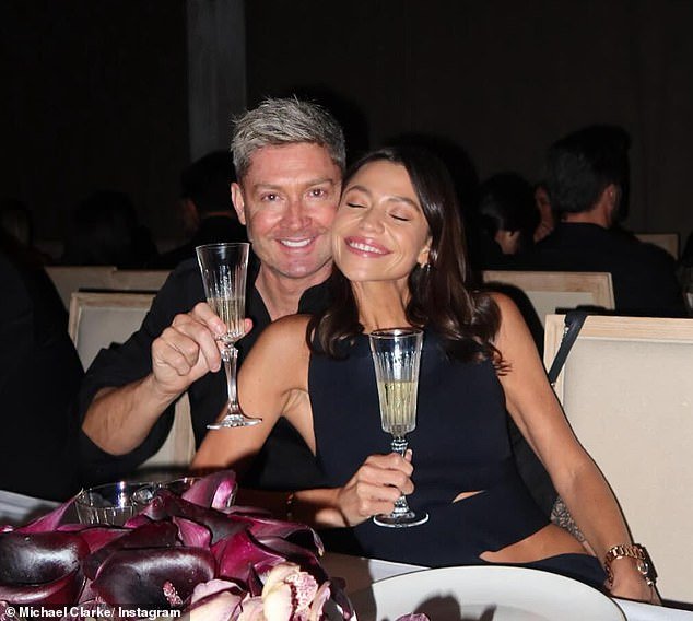 Eche un vistazo al interior de la nueva casa de Michael Clarke en Vaucluse, valorada en 20 millones de dólares y con seis habitaciones, mientras el ex capitán de la prueba va a batear por el bateador despedido.