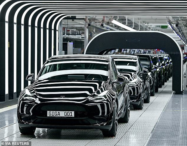 Tesla prohíbe las piezas fabricadas en China en sus automóviles estadounidenses después de los crecientes costos derivados de los duros aranceles