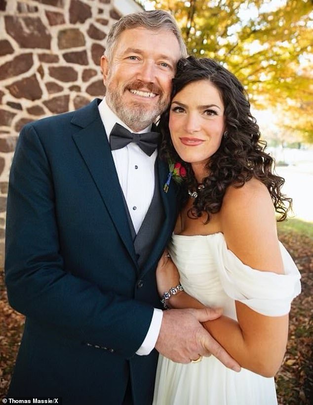 Trump apunta a MAGA después de volver a casarse con el rebelde republicano Massey 16 meses después de perder a su esposa durante 31 años: ‘Debajo del cinturón’