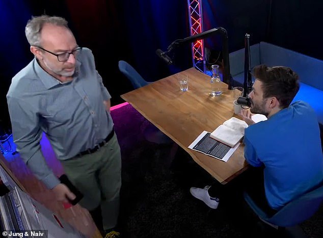 El furioso cofundador de Wikipedia abandona la entrevista después de negarse a responder una pregunta básica