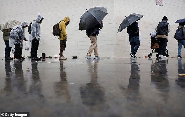 Advertencia meteorológica de emergencia y temores de inundaciones en Malibú mientras las fuertes lluvias causan estragos en el sur de California