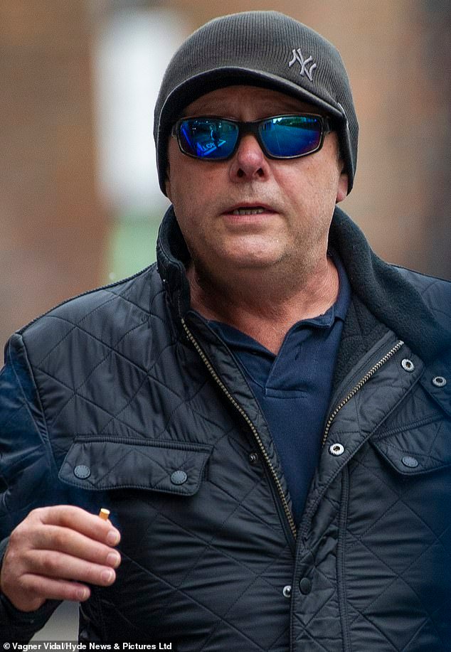 Un estafador de lotería que utilizó un billete falso para robar £2,5 millones ha devuelto casi £1 millón, pero aún se debe el resto