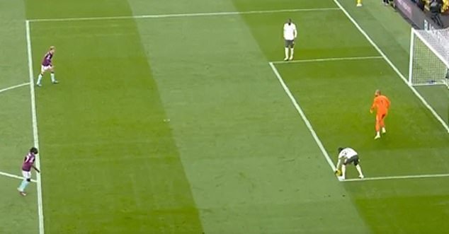 Los fanáticos furiosos del Chelsea evitaron imponer un penalti a pesar de una mano clara, después de castigar al club rival de la Premier League por la misma infracción la temporada pasada.