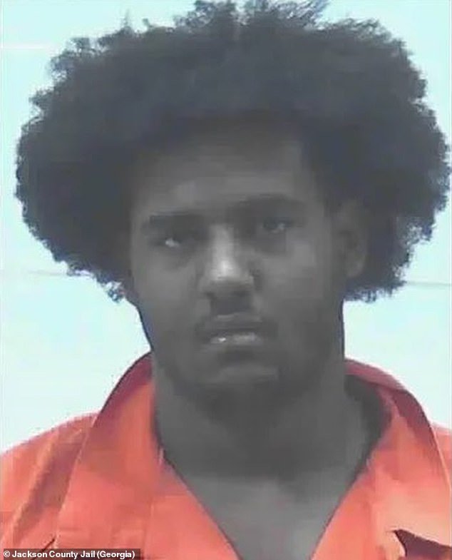 El jugador de fútbol de Georgia Nier Daniels acusado de crueldad infantil y de huir de la policía a 100 mph