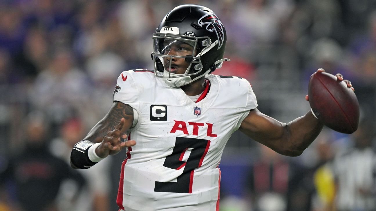 El entrenador de los Falcons dijo que los Patriots imitaron el centro aplaudiendo ilegalmente.