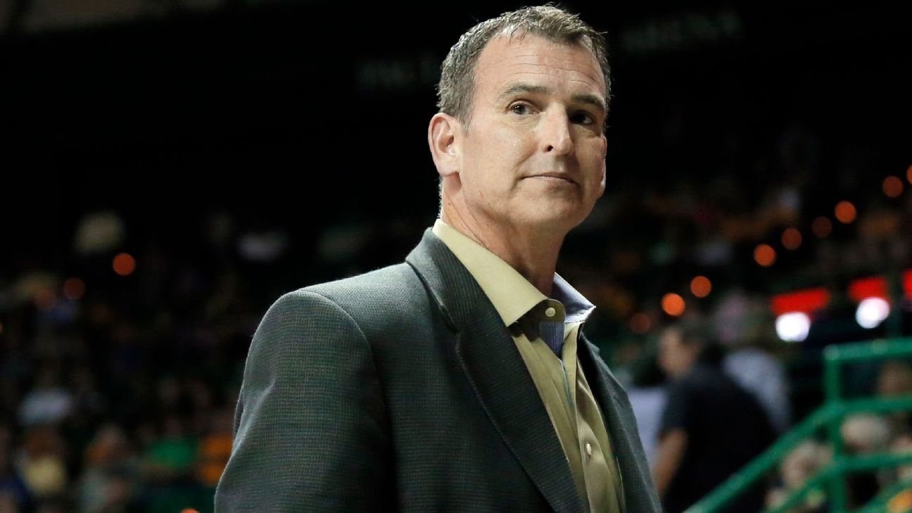 Baylor AD está de licencia y será reemplazado como presidente de la CFP