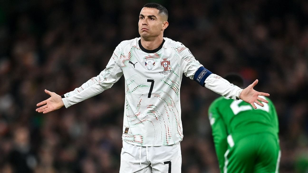 Cristiano Ronaldo recibió tarjeta roja en la derrota de Portugal ante Irlanda
