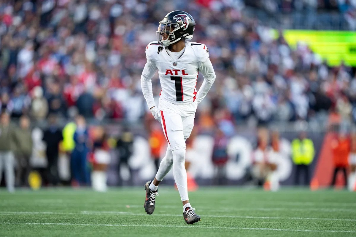 Raheem Morris de los Falcons revela que Darnell Mooney se rompió la clavícula el primer día del campo de entrenamiento