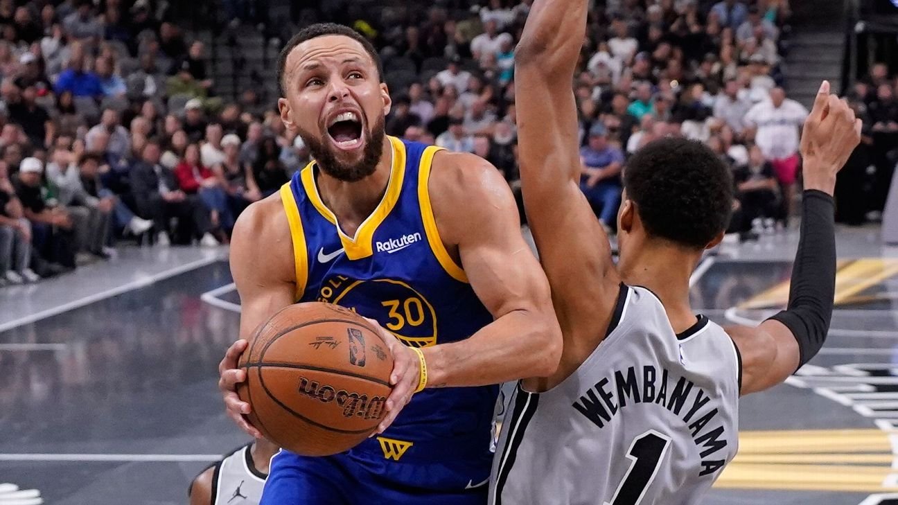 Curry vuelve a incendiar a los Spurs, reuniendo a los Warriors en una noche de 49 puntos