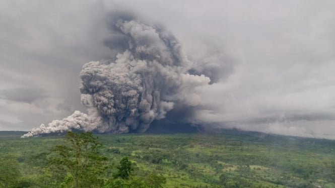 Semeru arrasó con nubes por encima de los 1.000 metros y se registraron 157 erupciones sísmicas