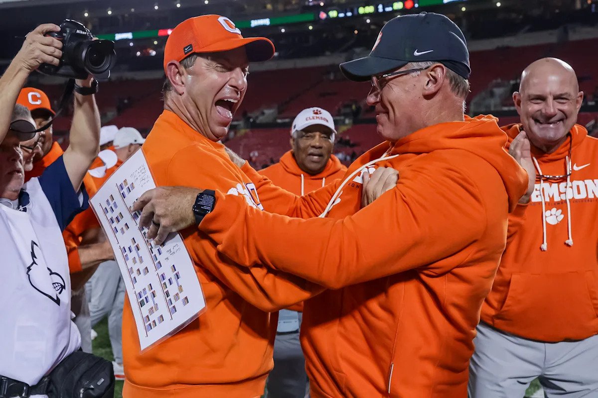 Clemson no. 20 La victoria como visitante sobre Louisville da un gran paso hacia el juego de bolos en una temporada decepcionante