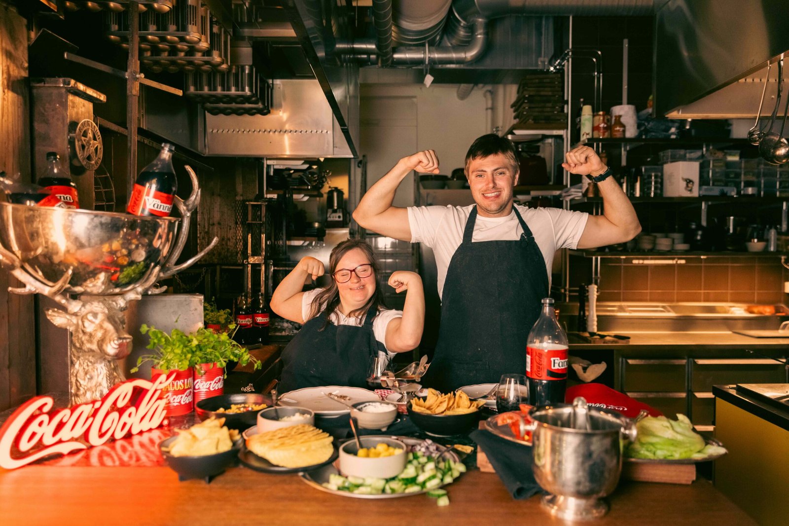 Atletas de Olimpiadas Especiales crean sus propios tacos como parte de la campaña de Coca-Cola
