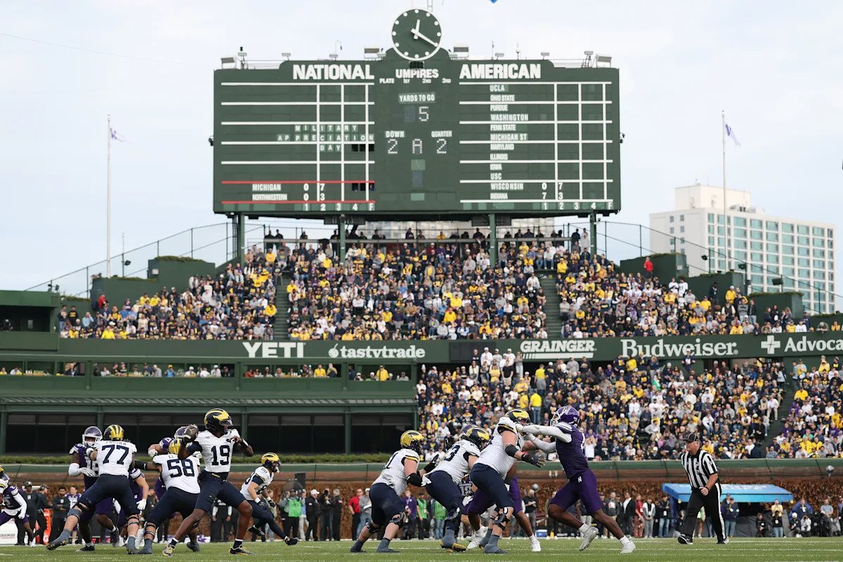 Michigan mantuvo a raya a Northwestern con un gol de campo de último segundo a pesar de 5 pérdidas de balón