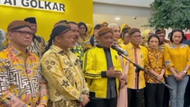 6917cd6e55d77-ketua-umum-partai-golkar-bahlil-lahadalia-di-hut-golkar-ke-61_665_374.jpg