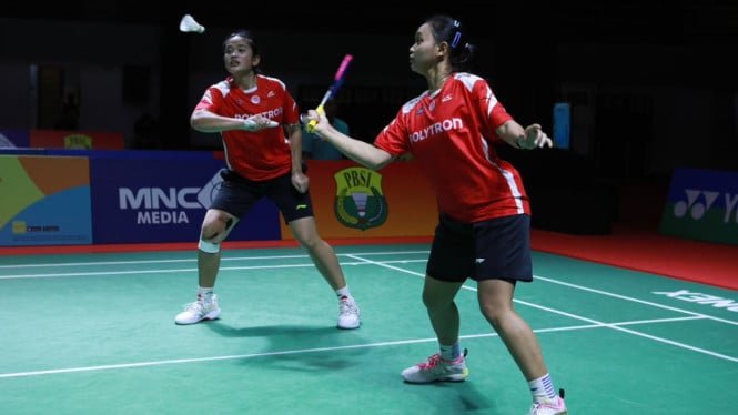 Celsi Josica y Yasinta Libas lideran el camino de Malasia, avanzando a las semifinales del BNI Indonesia International Challenge 2025.