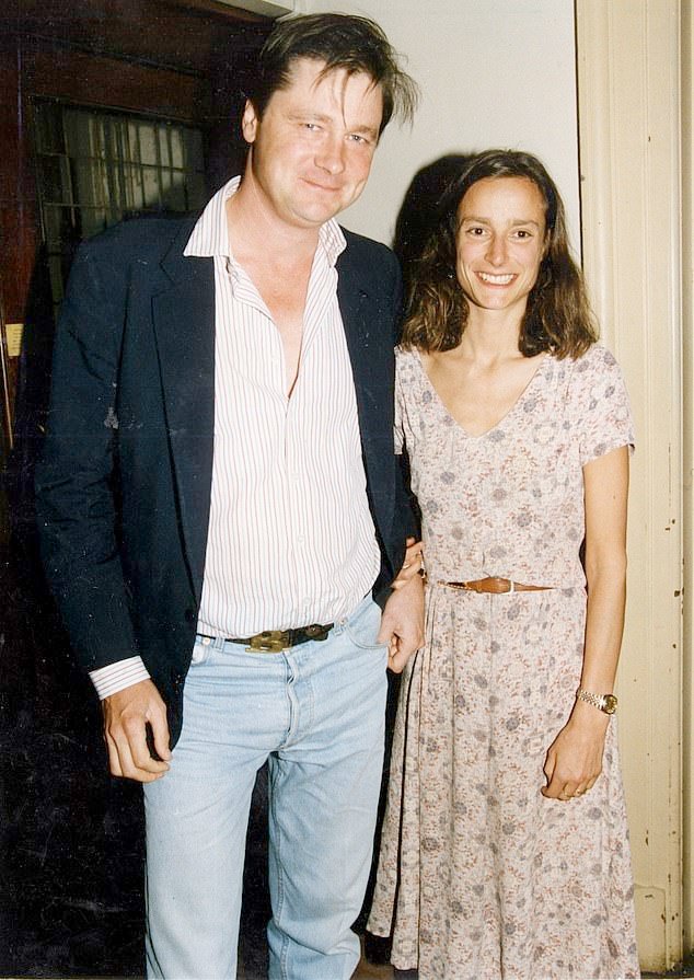 La organización benéfica de derechos animales de la ex duquesa, que cuenta con Lily Allen, Hugh Grant y Sting como seguidores, ha difundido conspiraciones antisemitas, culpando a los «sionistas» por el Holocausto, el 11 de septiembre y la guerra en Ucrania.