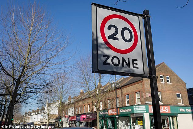 El número de conductores multados por superar el límite de 30 km/h asciende a 500.000