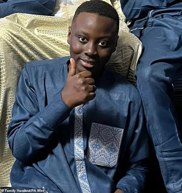 Un niño de 14 años se jactó en un video de rap después de un ‘ataque con cuchillo’ en el que apuñaló a un niño de 14 años cuando se dirigía a jugar al fútbol, según escuchó el tribunal.