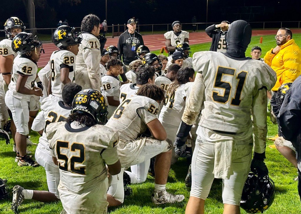 En medio de una respuesta en video de novatadas, la temporada de Antioch termina en los playoffs de NCS en Ukiah