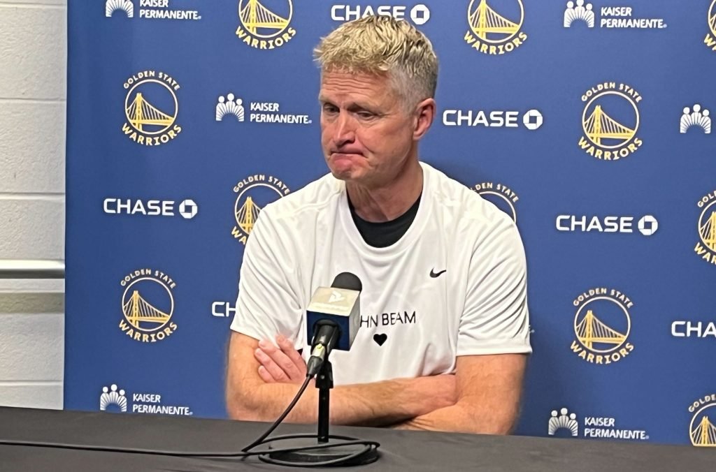 Steve Kerr de los Warriors recuerda a la ‘leyenda’ asesinada de Oakland, John Beam