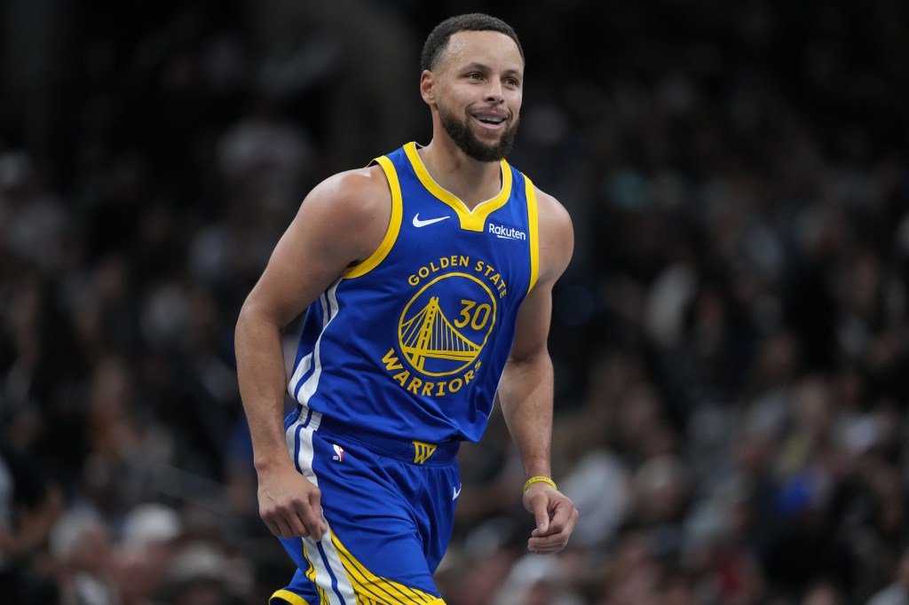 Steph Curry empató el récord de Michael Jordan