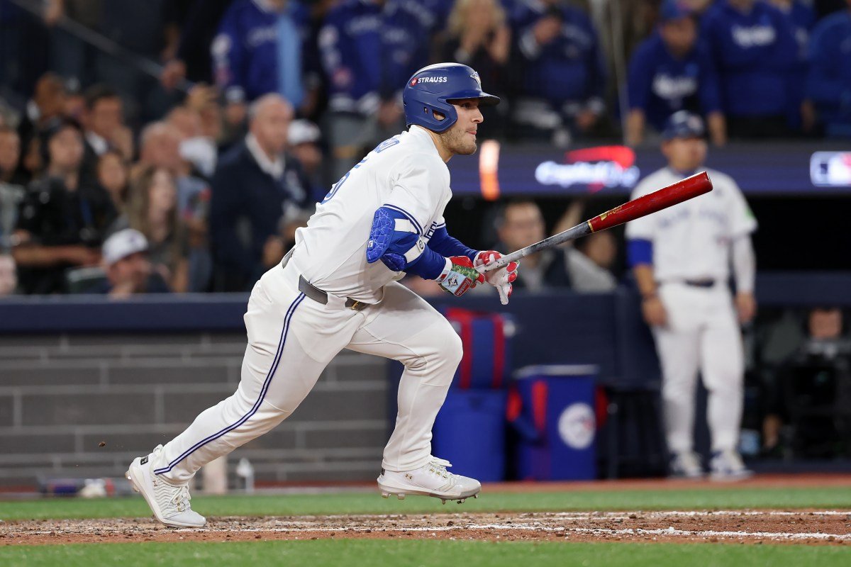 Los Azulejos traen de regreso oficialmente al ganador del Guante de Oro de 29 años