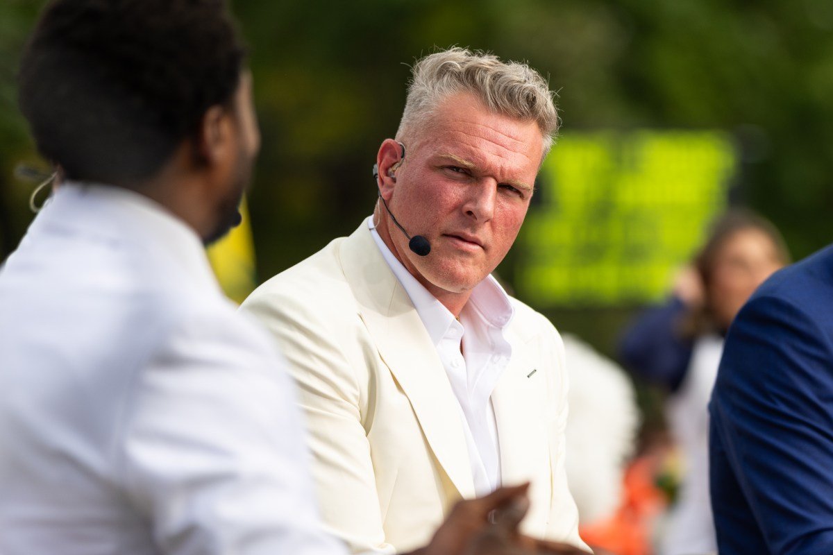 Pat McAfee y la leyenda de la NFL Aaron Donald comparten un momento viral en el ‘College GameDay’