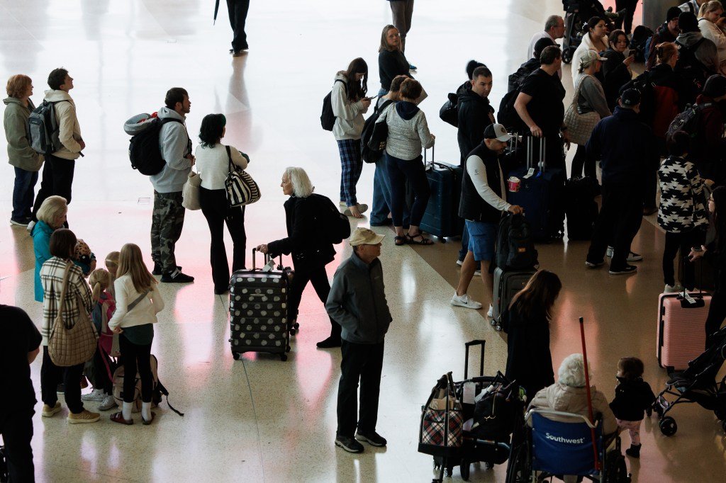 Una falsa alarma de incendio retrasó algunos vuelos el viernes por la noche en San José
