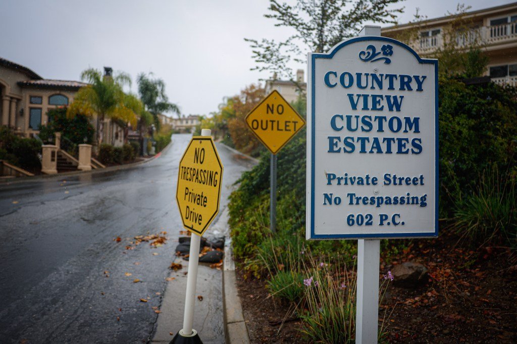Harta del crimen, una asociación de propietarios de Almadén presentó una demanda en la última escalada de la larga disputa por la puerta de San José.